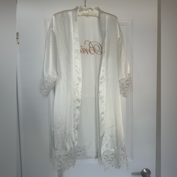 Satine bride hand-embroided robe with white satin nightgown - Picture 2 of 5